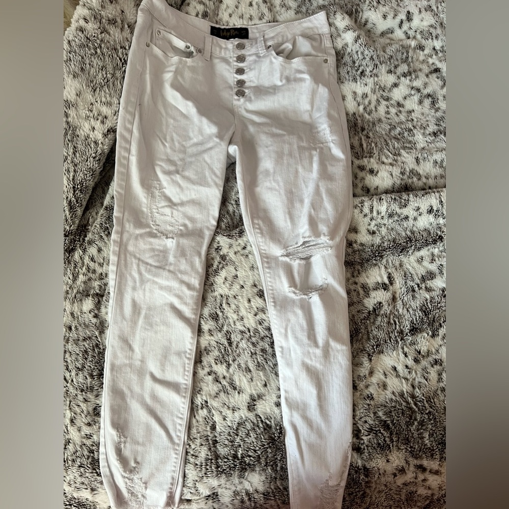 Super cute distressed white jeans